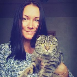 Девушки в Петрозаводске: Yuliya, 38 - ищет парня из Петрозаводска
