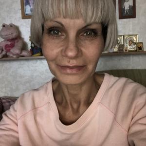 Девушки в Саратове: Лика, 48 - ищет парня из Саратова