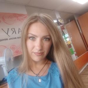 Девушки в Омске: Кристина, 32 - ищет парня из Омска
