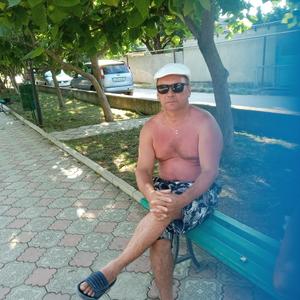 Олег, 57 лет, Челны