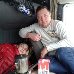 Парни в Новочебоксарске:  Лёша, 52 - ищет девушку из Новочебоксарска