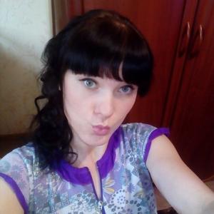 Девушки в Саратове: Оксана, 30 - ищет парня из Саратова