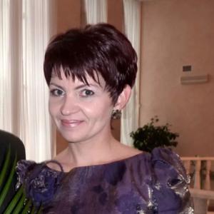 Девушки в Тольятти: Лариса, 56 - ищет парня из Тольятти