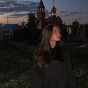 Девушки в Екатеринбурге: Алина, 22 - ищет парня из Екатеринбурга