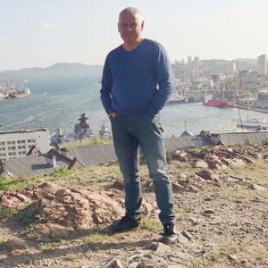 Парни в Владивостоке: Константин, 55 - ищет девушку из Владивостока