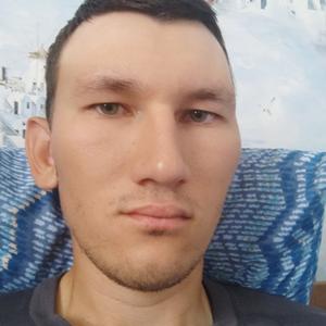 Парни в Лабинске: Макс Мельников, 23 - ищет девушку из Лабинска
