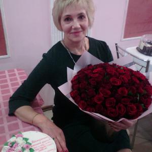 Парни в Нижний Новгороде: Елена, 68 - ищет девушку из Нижний Новгорода