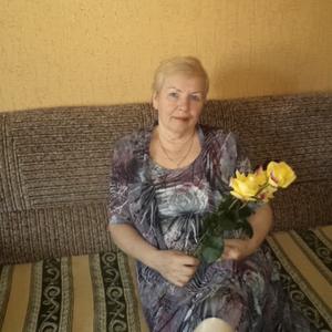 Девушки в Великий Новгороде: Вера, 77 - ищет парня из Великий Новгорода