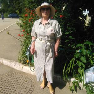 Девушки в Екатеринбурге: Надежда, 67 - ищет парня из Екатеринбурга