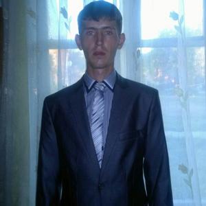 Антон, 32 года, Белово