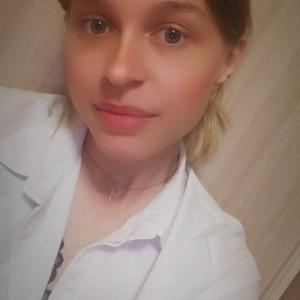 Девушки в Омске: Kristi, 25 - ищет парня из Омска