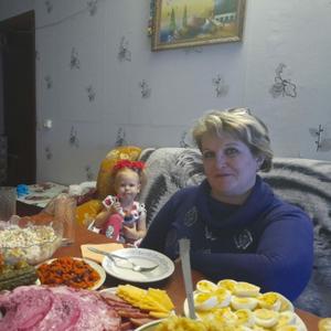 Девушки в Новомосковске: Елена Смирнова, 48 - ищет парня из Новомосковска