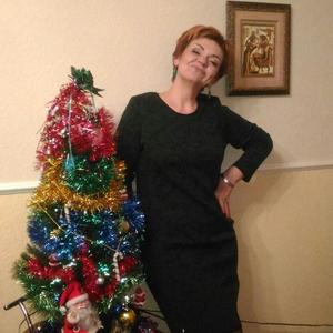 Девушки в Комсомольске-На-Амуре: Елена, 55 - ищет парня из Комсомольска-На-Амуре