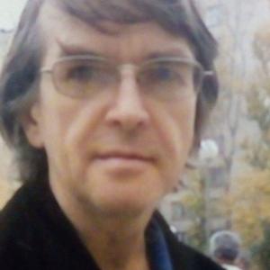 Александр, 67 лет, Казань