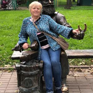 Девушки в Пскове: Людмила, 67 - ищет парня из Пскова