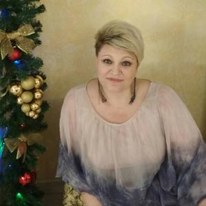 Девушки в Волгодонске: Елена, 46 - ищет парня из Волгодонска
