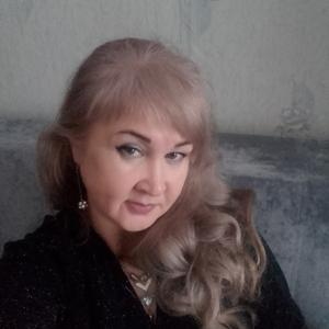 Девушки в Новосибирске: Елена, 48 - ищет парня из Новосибирска