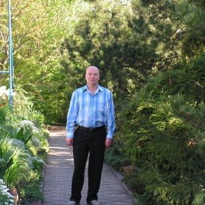 Парни в Петрозаводске: Анатолий Красавцев, 72 - ищет девушку из Петрозаводска