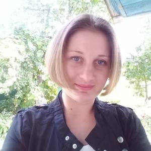 Девушки в Белогородке: Инна, 31 - ищет парня из Белогородка