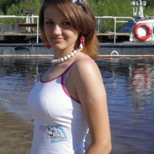 Девушки в Омске: Лида, 28 - ищет парня из Омска
