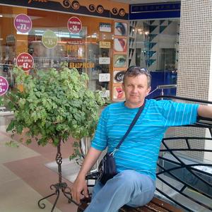Парни в Саратове: Геннадий, 61 - ищет девушку из Саратова