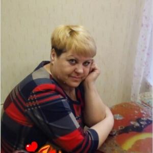 Девушки в Новосибирске: Вера, 62 - ищет парня из Новосибирска