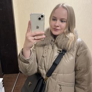 Девушки в Томске: Валентина, 24 - ищет парня из Томска