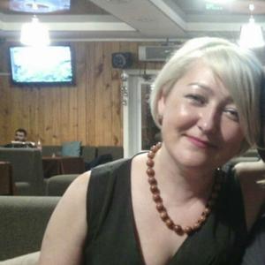 Девушки в Кемерово: Елена, 45 - ищет парня из Кемерово