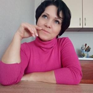 Девушки в Томске: Валентина, 46 - ищет парня из Томска