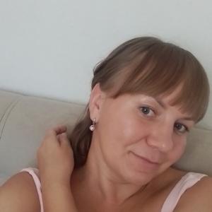 Девушки в Перми: Валентина, 35 - ищет парня из Перми