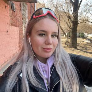 Девушки в Омске: Ксения, 21 - ищет парня из Омска