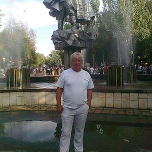 Парни в Волгодонске: Илья, 65 - ищет девушку из Волгодонска