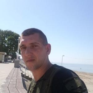 Виталий, 36 лет, Псков