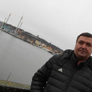 Парни в Гатчине: Анатолий, 54 - ищет девушку из Гатчины