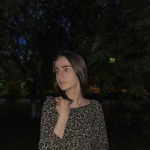 Девушки в Новокузнецке: Алина, 21 - ищет парня из Новокузнецка