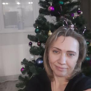 Девушки в Новосибирске: Елена, 41 - ищет парня из Новосибирска
