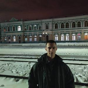 Парни в Северске: Сергей Уткин, 25 - ищет девушку из Северска