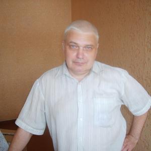 Парни в Бердске: Андрей, 57 - ищет девушку из Бердска