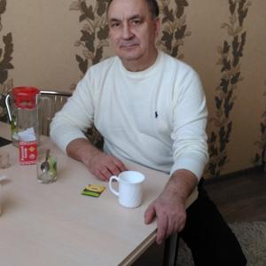 Парни в Томске: Алексей, 68 - ищет девушку из Томска