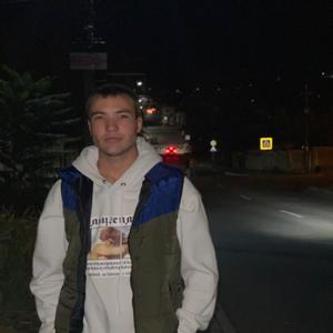 Девушки в Кишиневе: Михайл, 22 - ищет парня из Кишинева