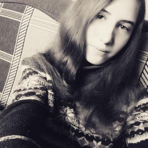 Девушки в Татарстане: Алина, 22 - ищет парня из Татарстана
