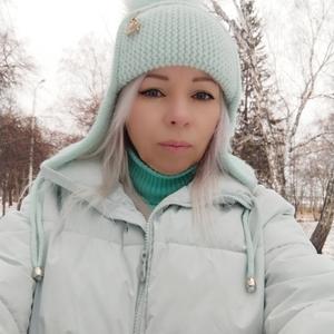 Девушки в Омске: Кристина, 45 - ищет парня из Омска
