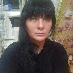 Девушки в Омске: Кристюша, 38 - ищет парня из Омска