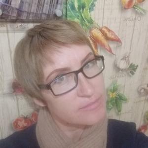 Девушки в Череповце: Елена, 49 - ищет парня из Череповца