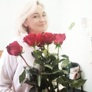 Девушки в Барнауле (Алтайский край): Lana, 53 - ищет парня из Барнаула (Алтайский край)