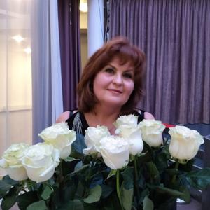 Девушки в Новомосковске: Лилия, 60 - ищет парня из Новомосковска