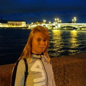 Девушки в Невинномысске: Аня, 19 - ищет парня из Невинномысска