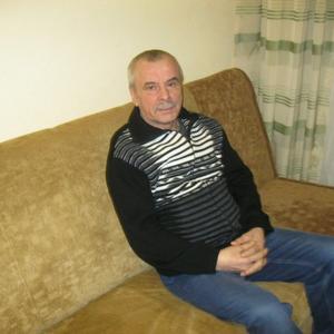 Парни в Гатчине: Александр Карпов, 68 - ищет девушку из Гатчины