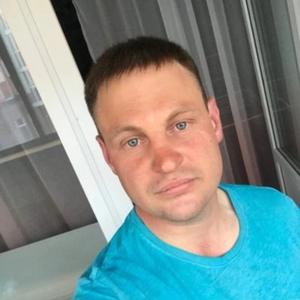 Олег, 32 года, Томск