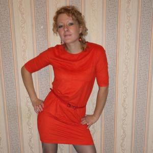 Девушки в Кемерово: Лена, 41 - ищет парня из Кемерово